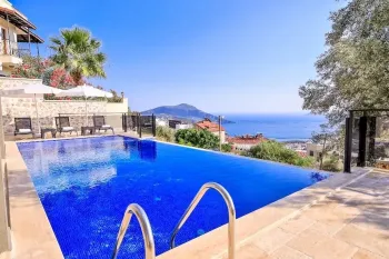 Kızıltaş Kalkan'da Muhteşem Deniz Manzaralı Villa Satılık
